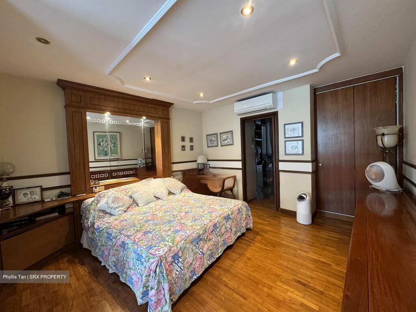 La Suisse (D11), Terrace #444104291
